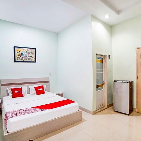Oyo 91170 Ayahanda Residence Medan Esterno foto