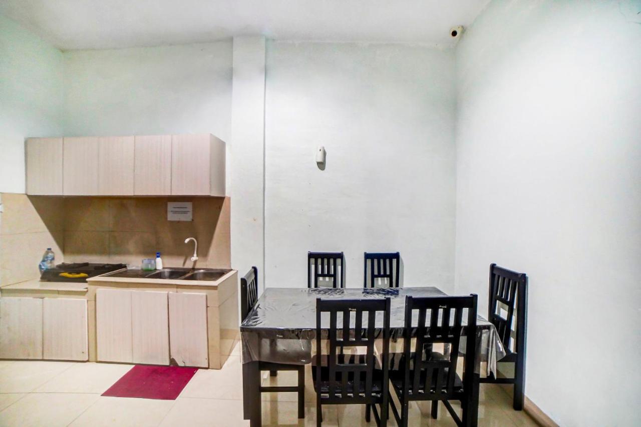 Oyo 91170 Ayahanda Residence Medan Esterno foto