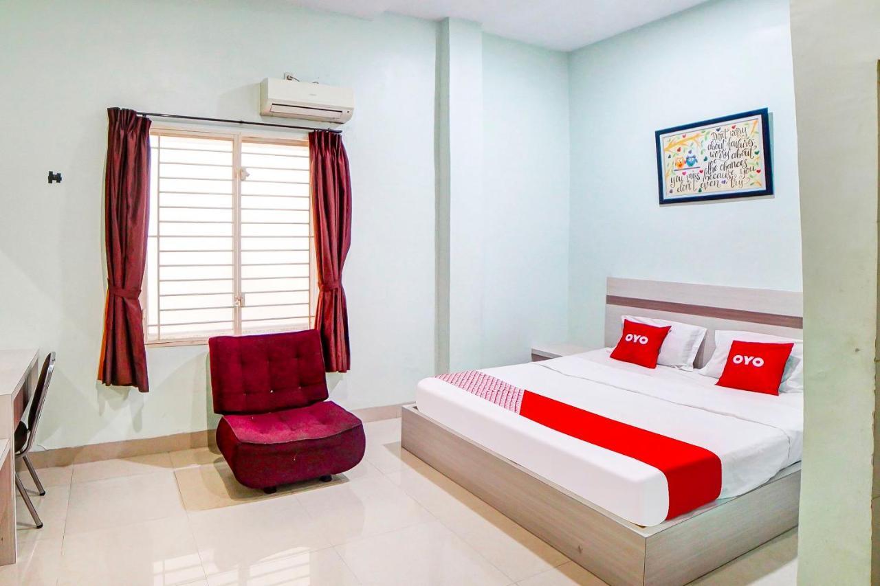 Oyo 91170 Ayahanda Residence Medan Esterno foto