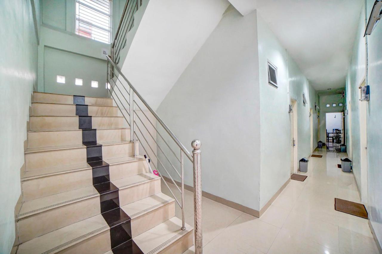 Oyo 91170 Ayahanda Residence Medan Esterno foto