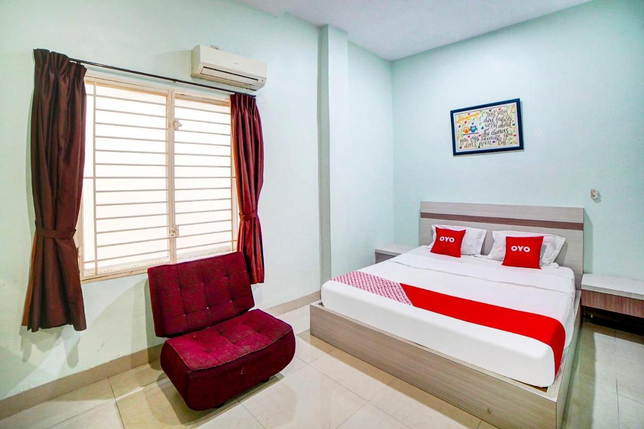 Oyo 91170 Ayahanda Residence Medan Esterno foto