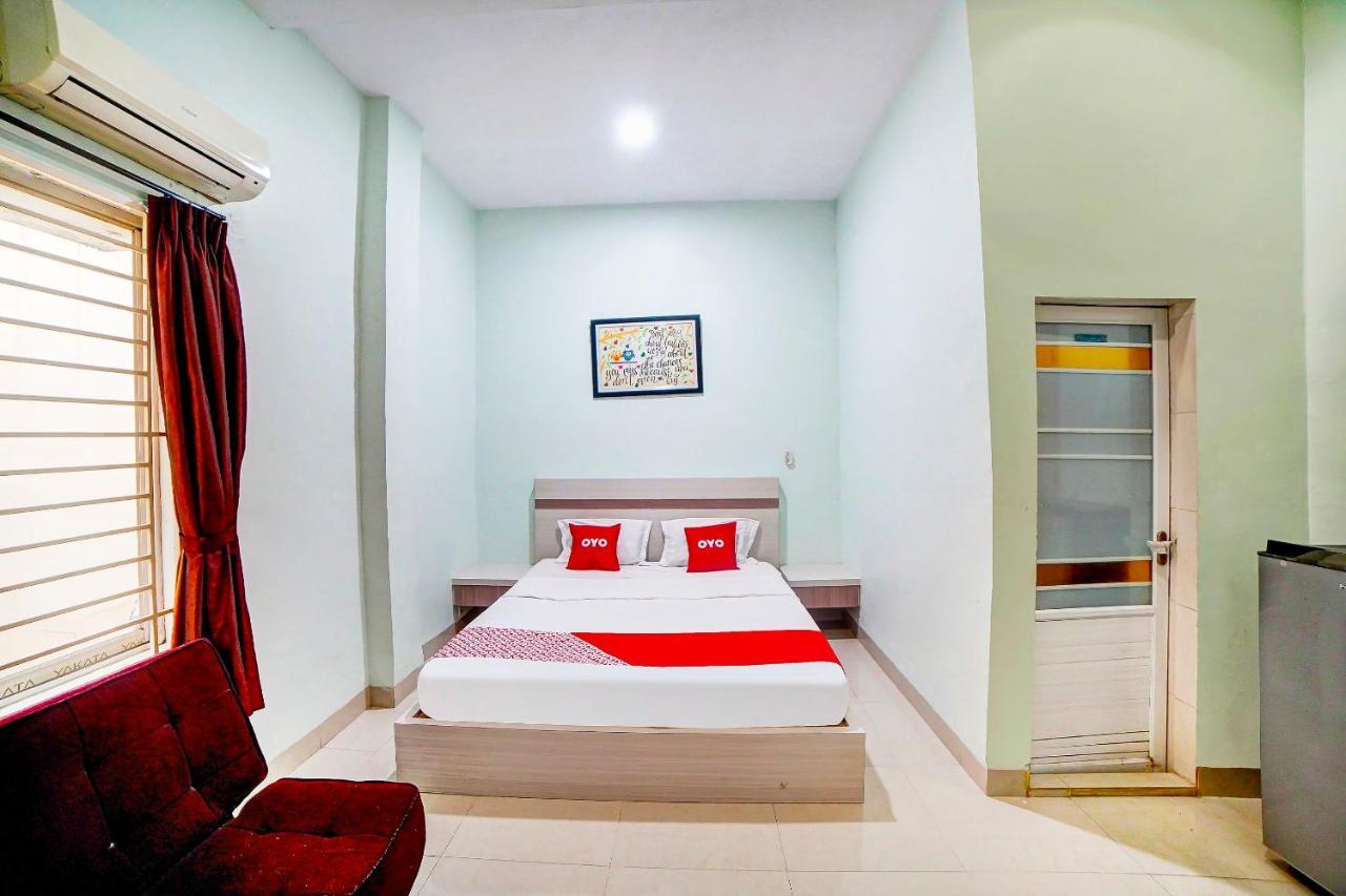 Oyo 91170 Ayahanda Residence Medan Esterno foto